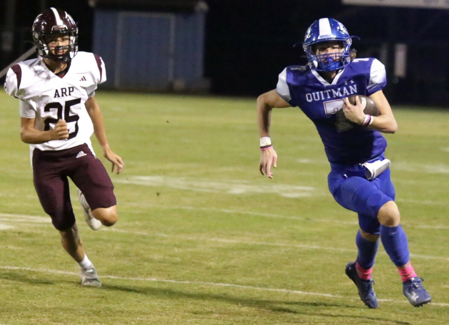 Carter Smith gains the corner on a kick-off return against Arp.